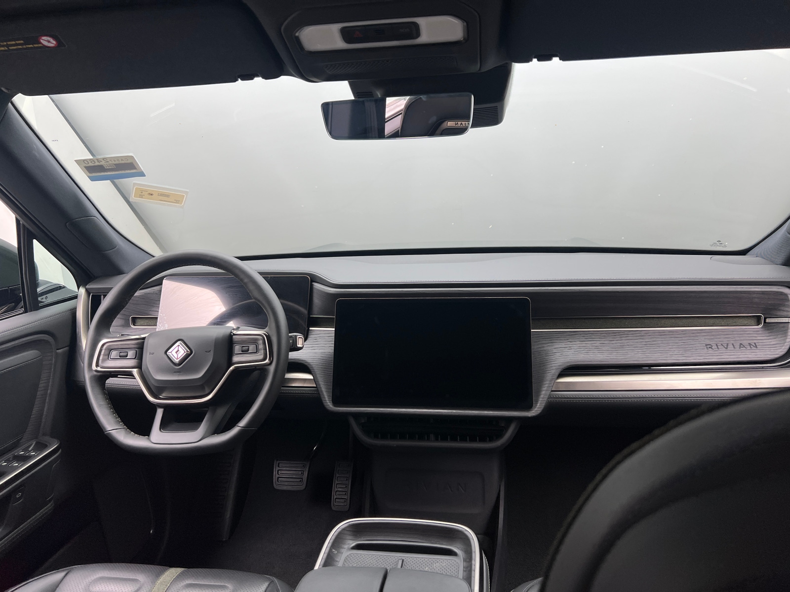 Thumbnail: 2025 Rivian R1S - 2