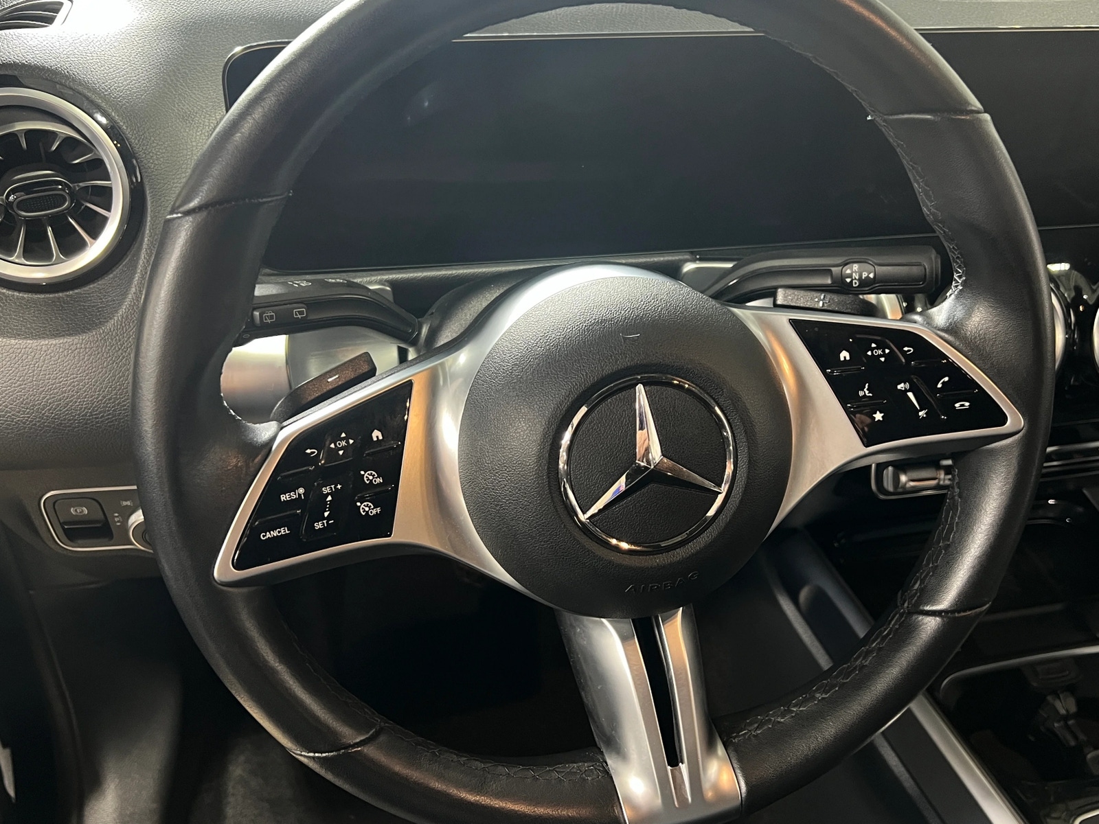 Thumbnail: 2025 Mercedes-Benz GLB - 4