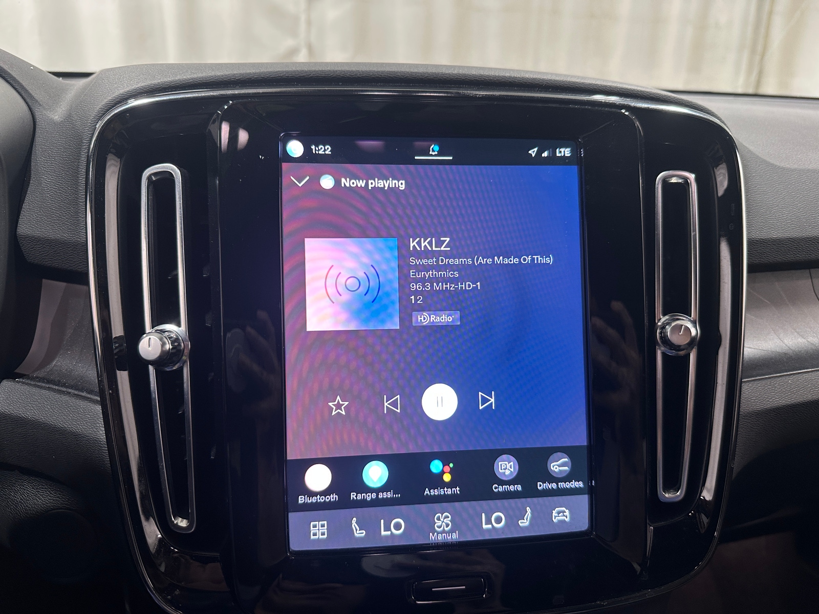 Thumbnail: 2023 Volvo XC40 - 3