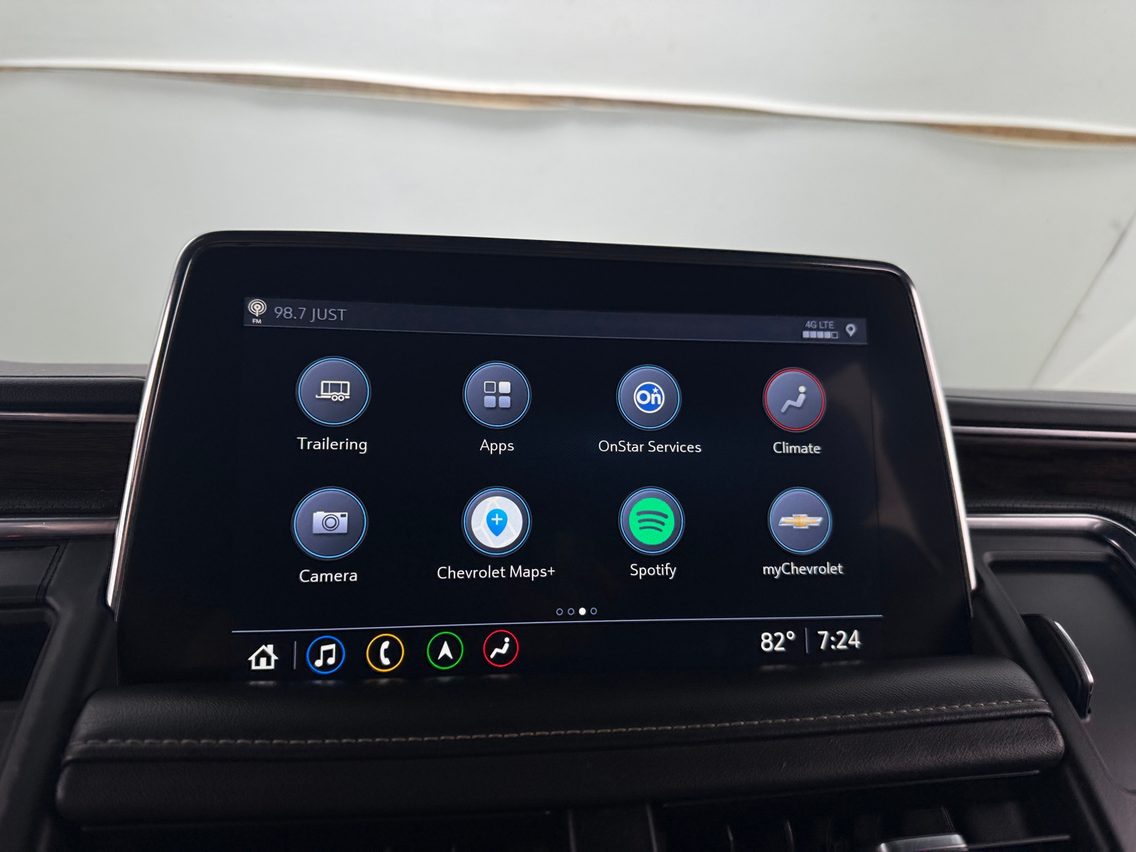 Thumbnail: 2021 Chevrolet Suburban - 3