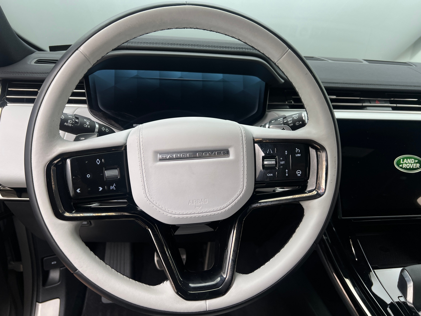 Thumbnail: 2024 Land Rover Range Rover Sport - 4