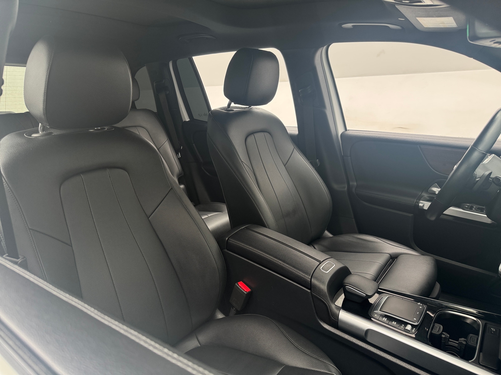 Thumbnail: 2022 Mercedes-Benz GLB - 2