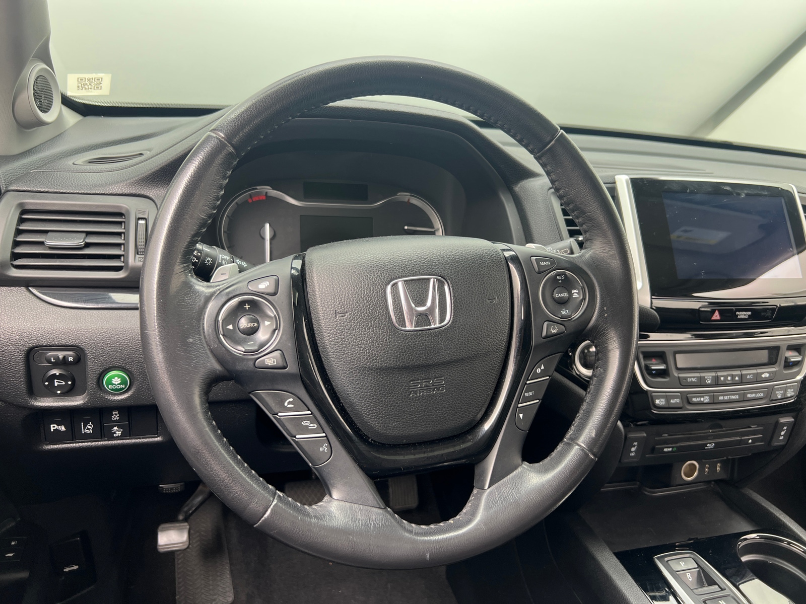 Thumbnail: 2017 Honda Pilot - 4