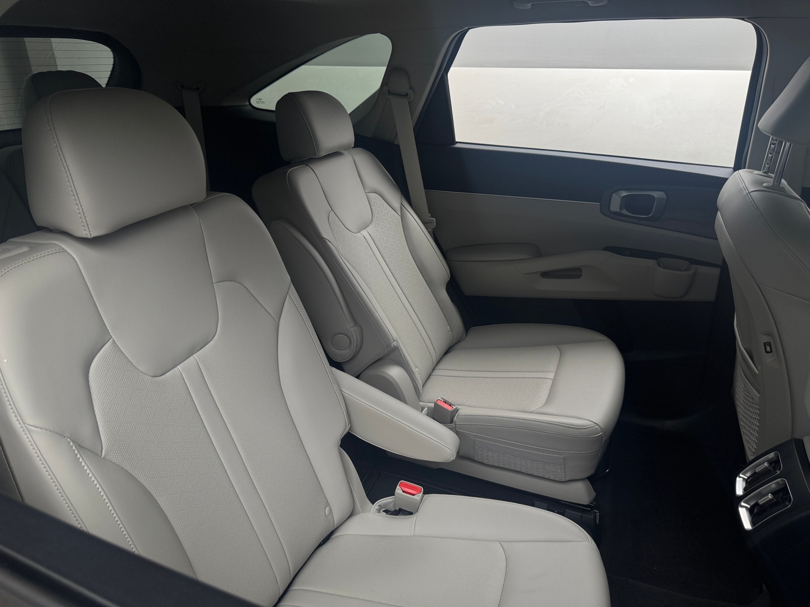 Thumbnail: 2023 Kia Sorento - 5