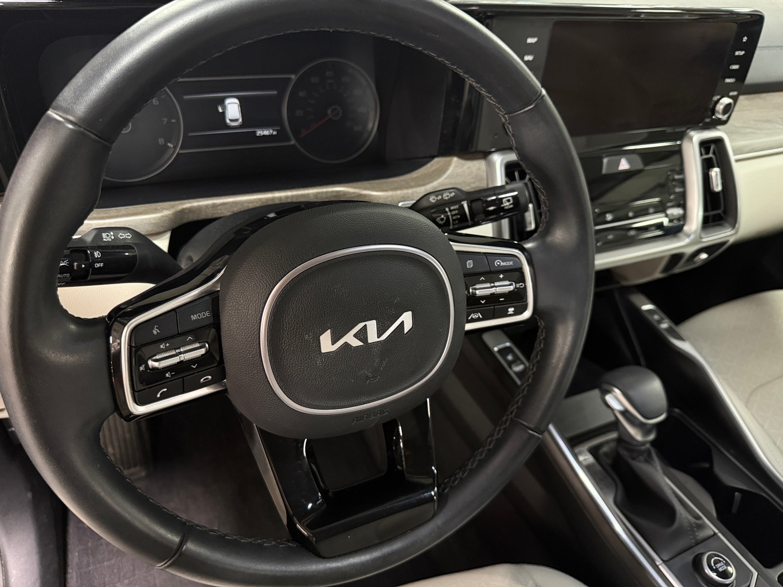 Thumbnail: 2023 Kia Sorento - 4