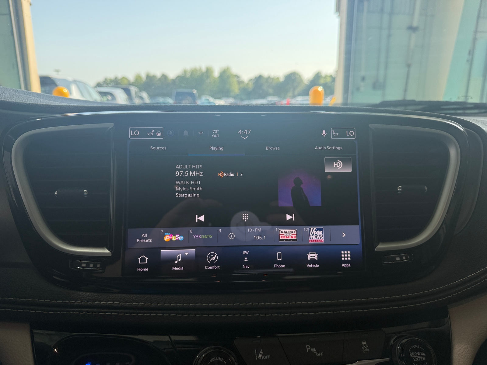 Thumbnail: 2024 Chrysler Pacifica - 3