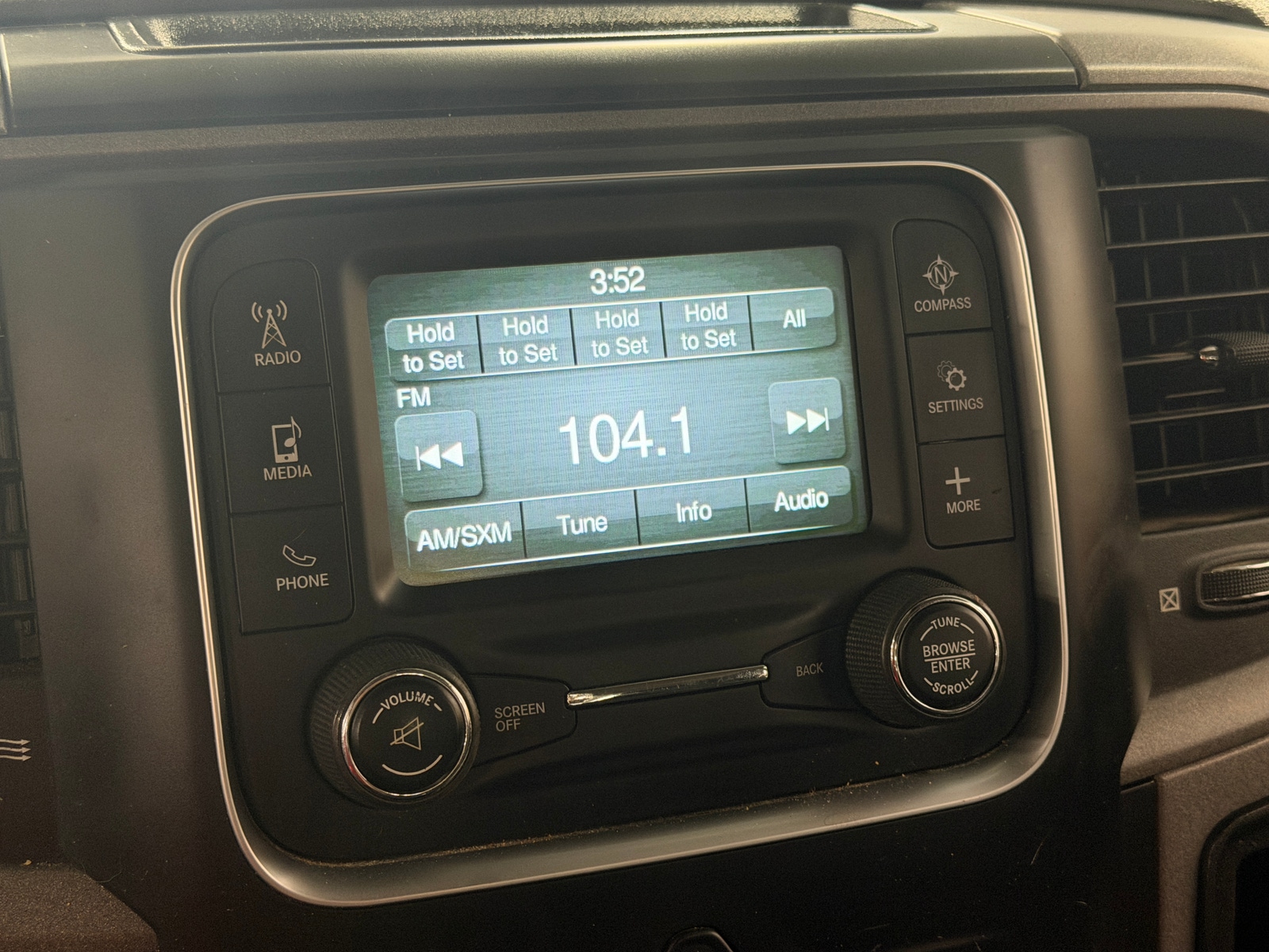 Thumbnail: 2019 RAM 1500 Classic - 4