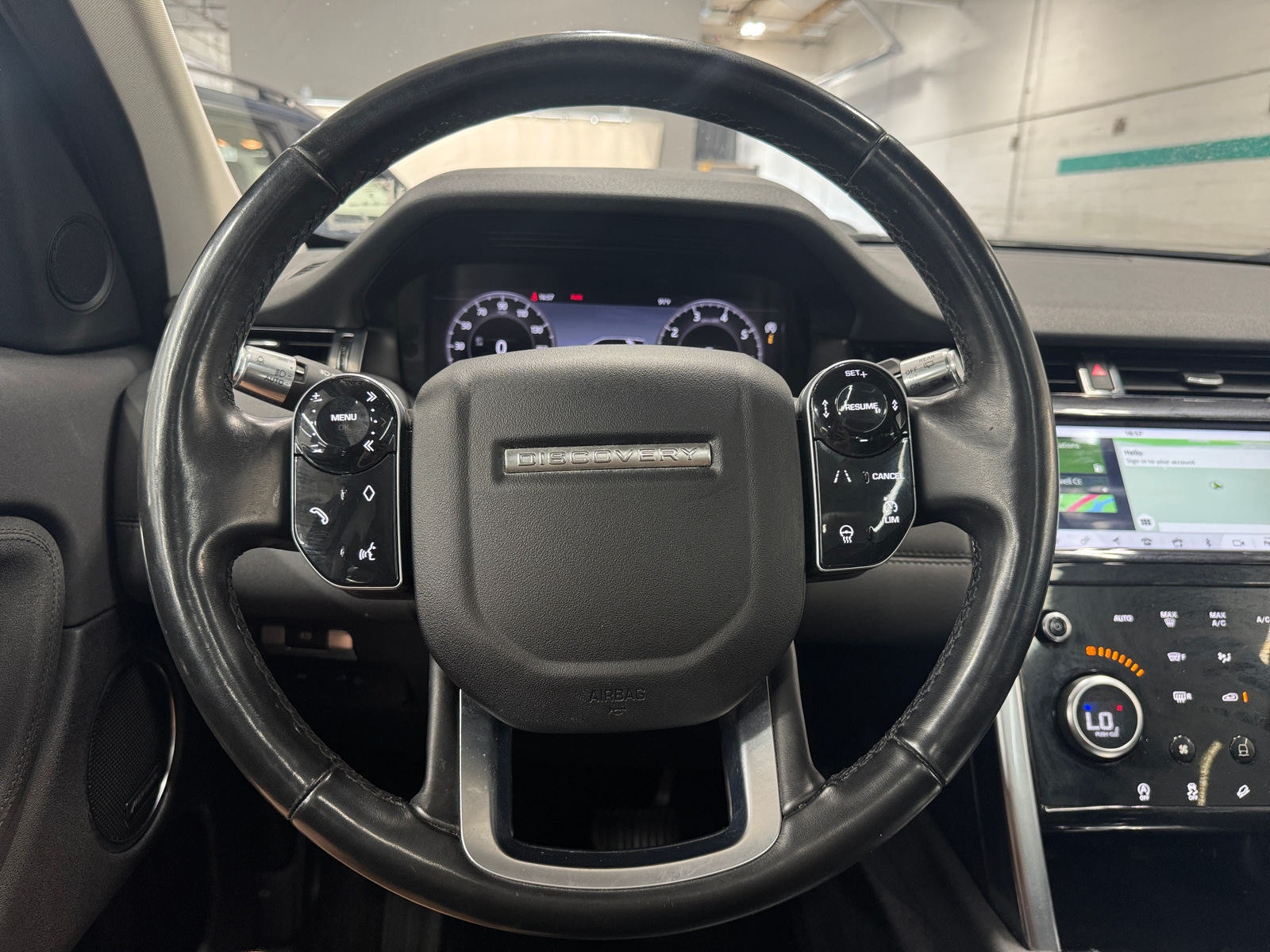 Thumbnail: 2020 Land Rover Discovery Sport - 4