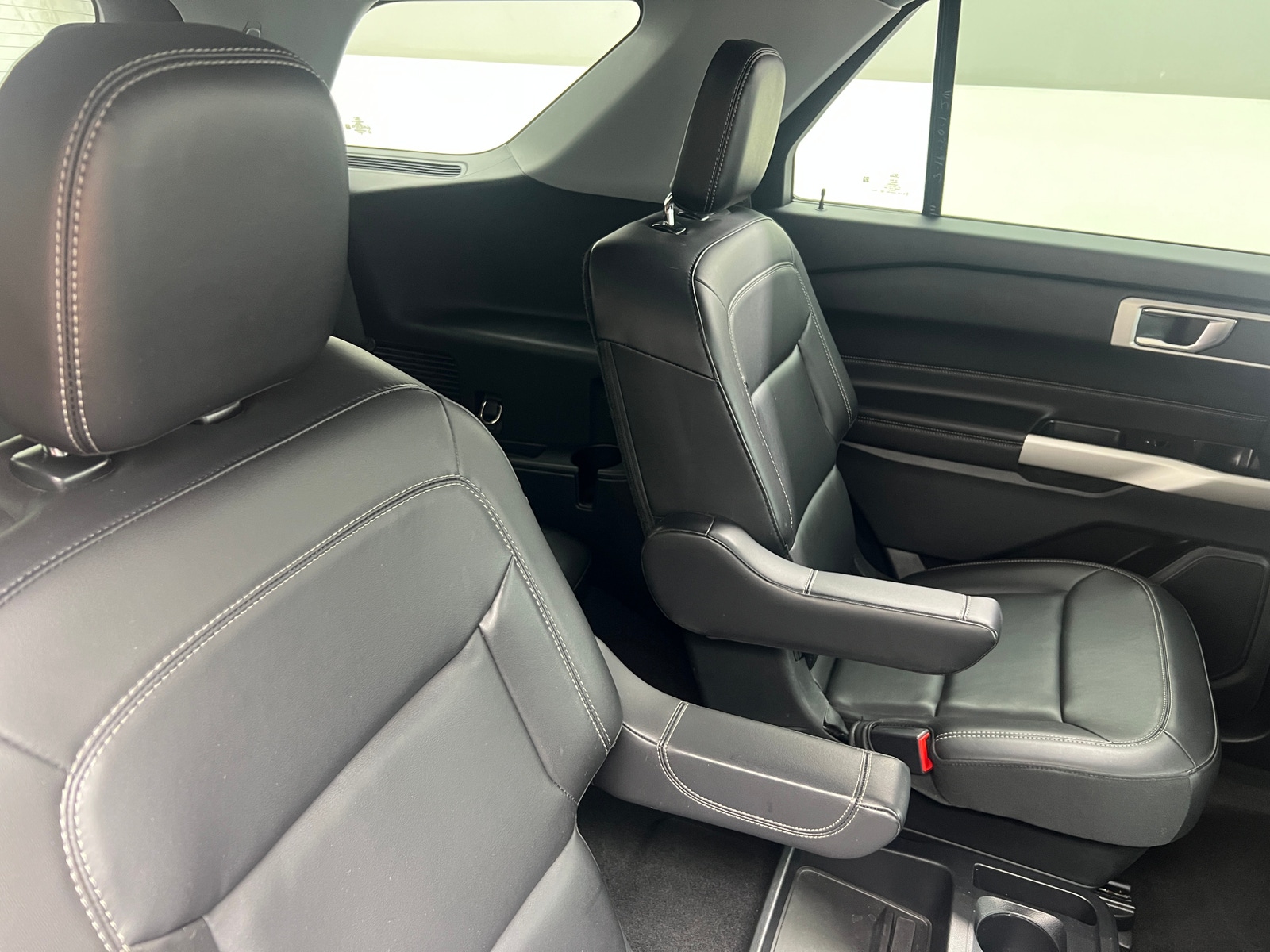 Thumbnail: 2021 Ford Explorer - 6