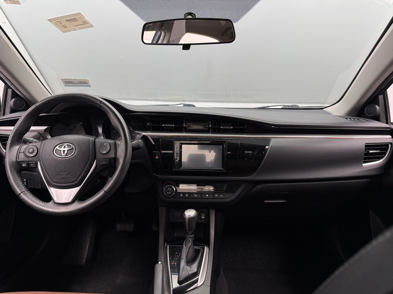 Thumbnail: 2015 Toyota Corolla - 3
