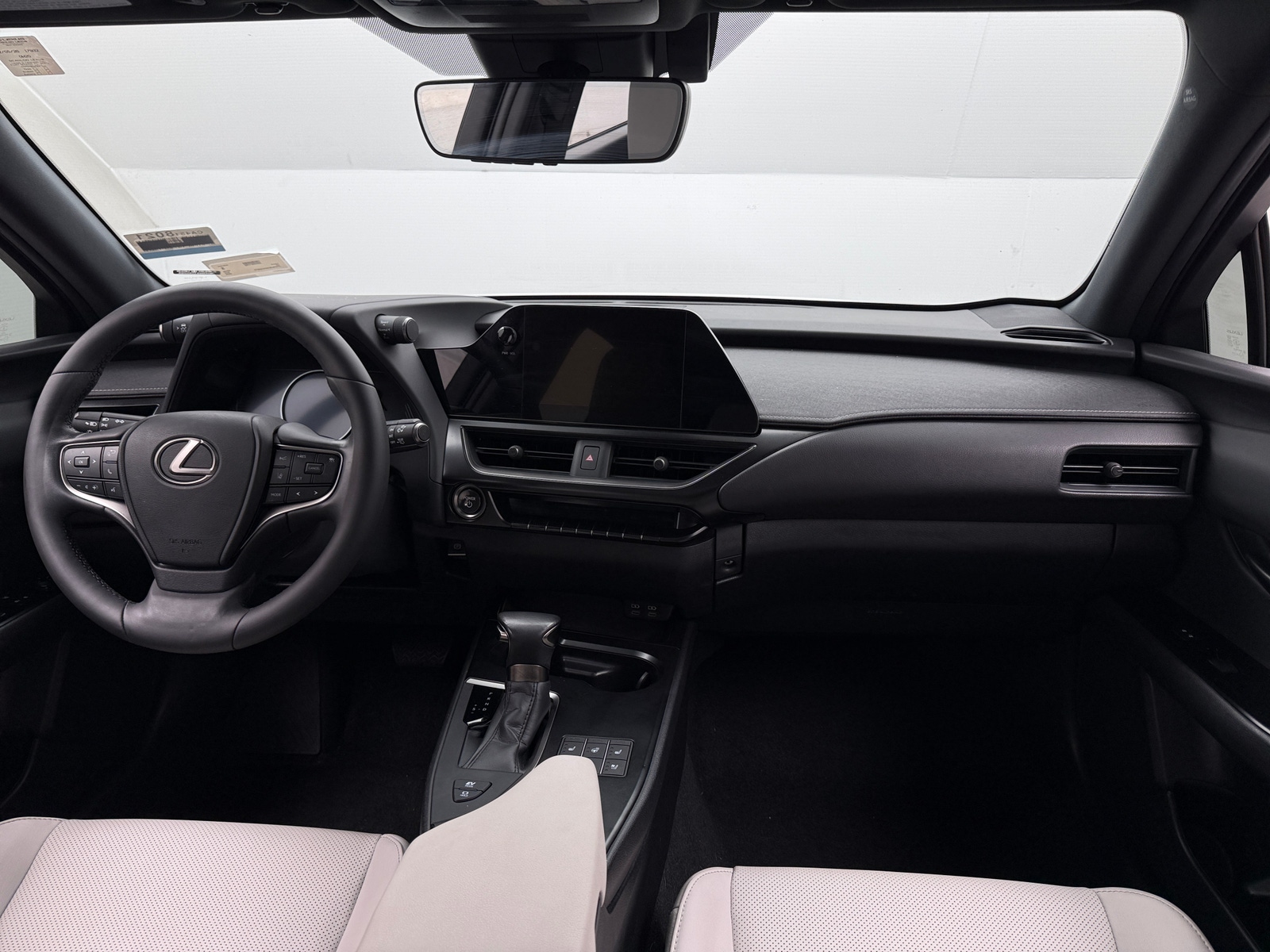 Thumbnail: 2023 Lexus UX - 3