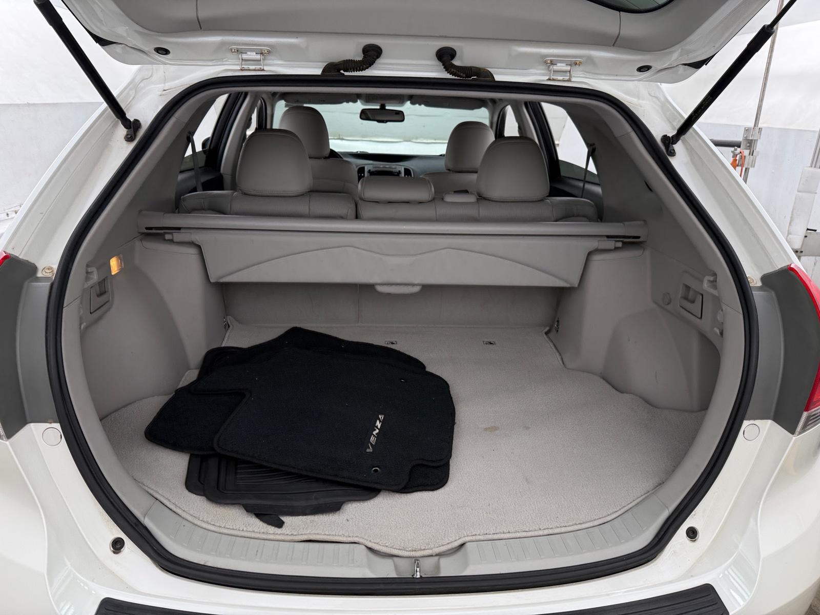 Thumbnail: 2010 Toyota Venza - 7