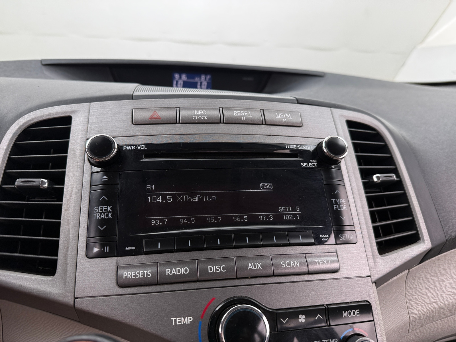 Thumbnail: 2010 Toyota Venza - 4