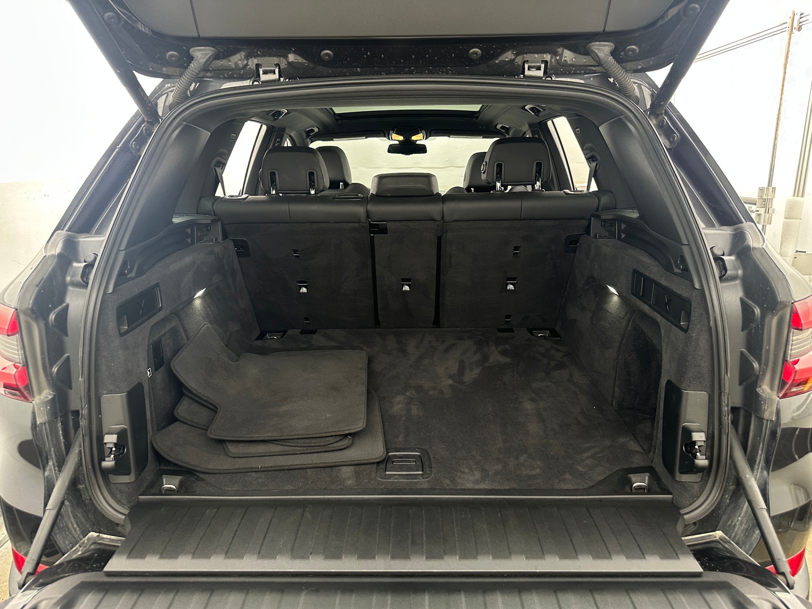 Thumbnail: 2022 BMW X5 - 6