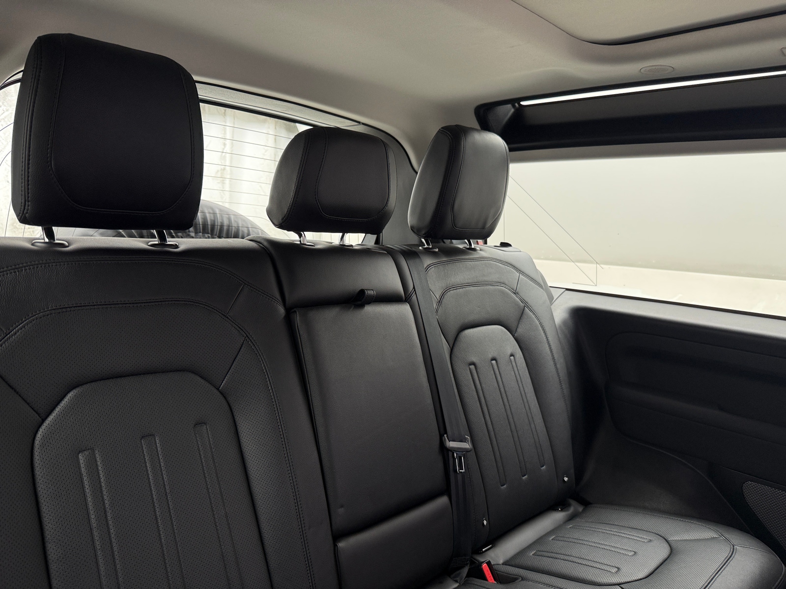 Thumbnail: 2022 Land Rover Defender - 5