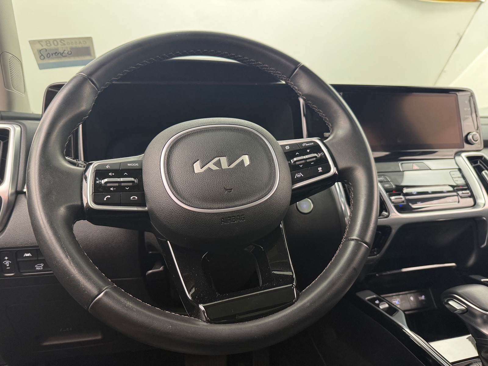 Thumbnail: 2023 Kia Sorento - 4
