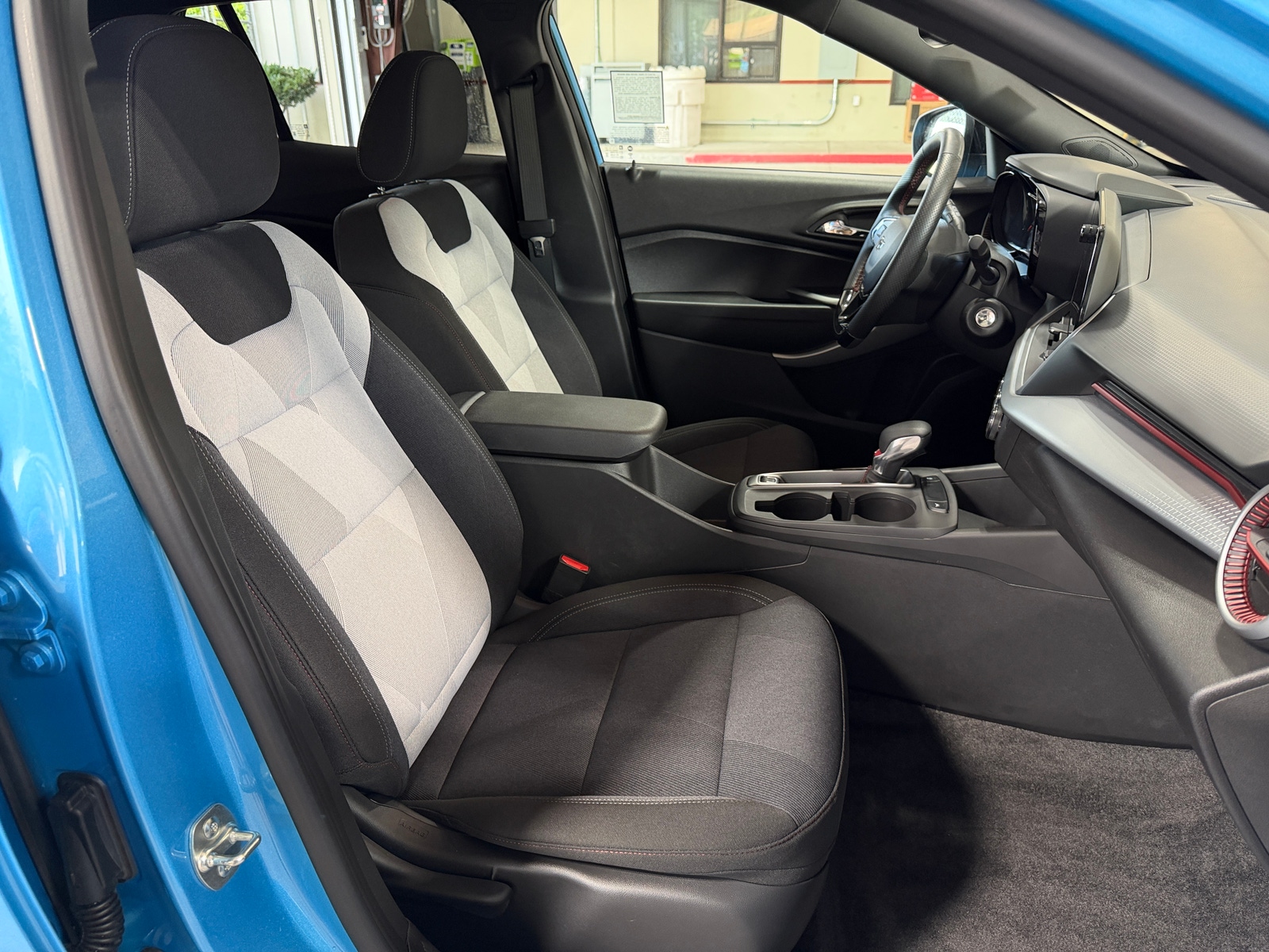 Thumbnail: 2025 Chevrolet Trax - 2