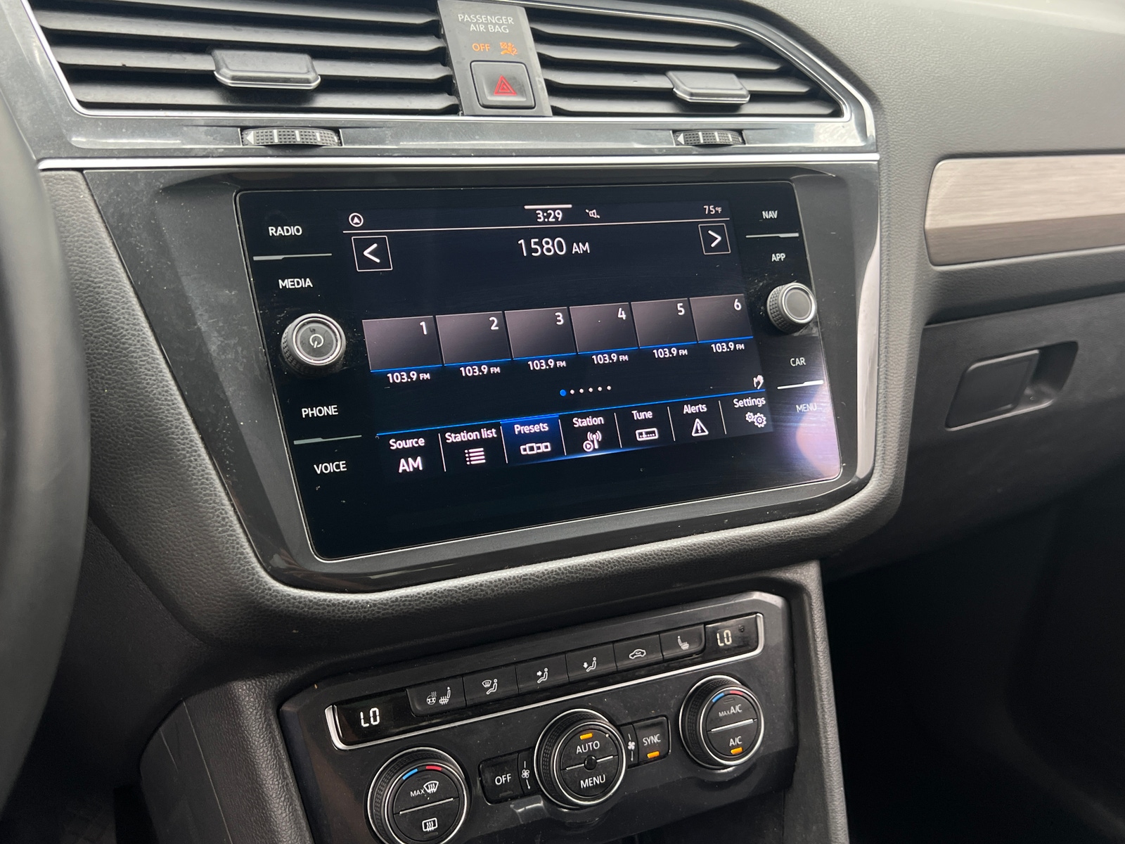 Thumbnail: 2021 Volkswagen Tiguan - 4