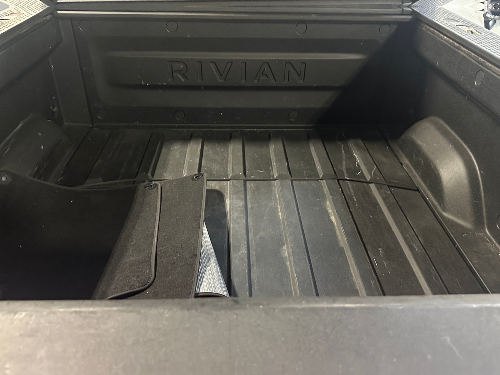 Thumbnail: 2022 Rivian R1T - 6
