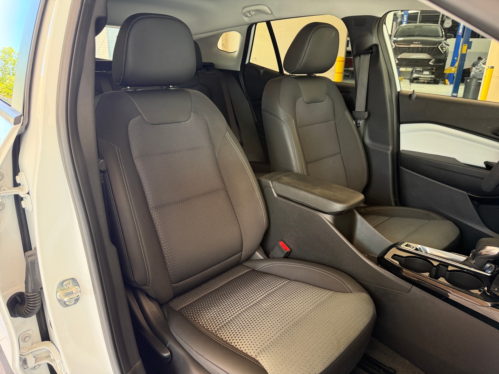 Thumbnail: 2025 Chevrolet Trax - 2