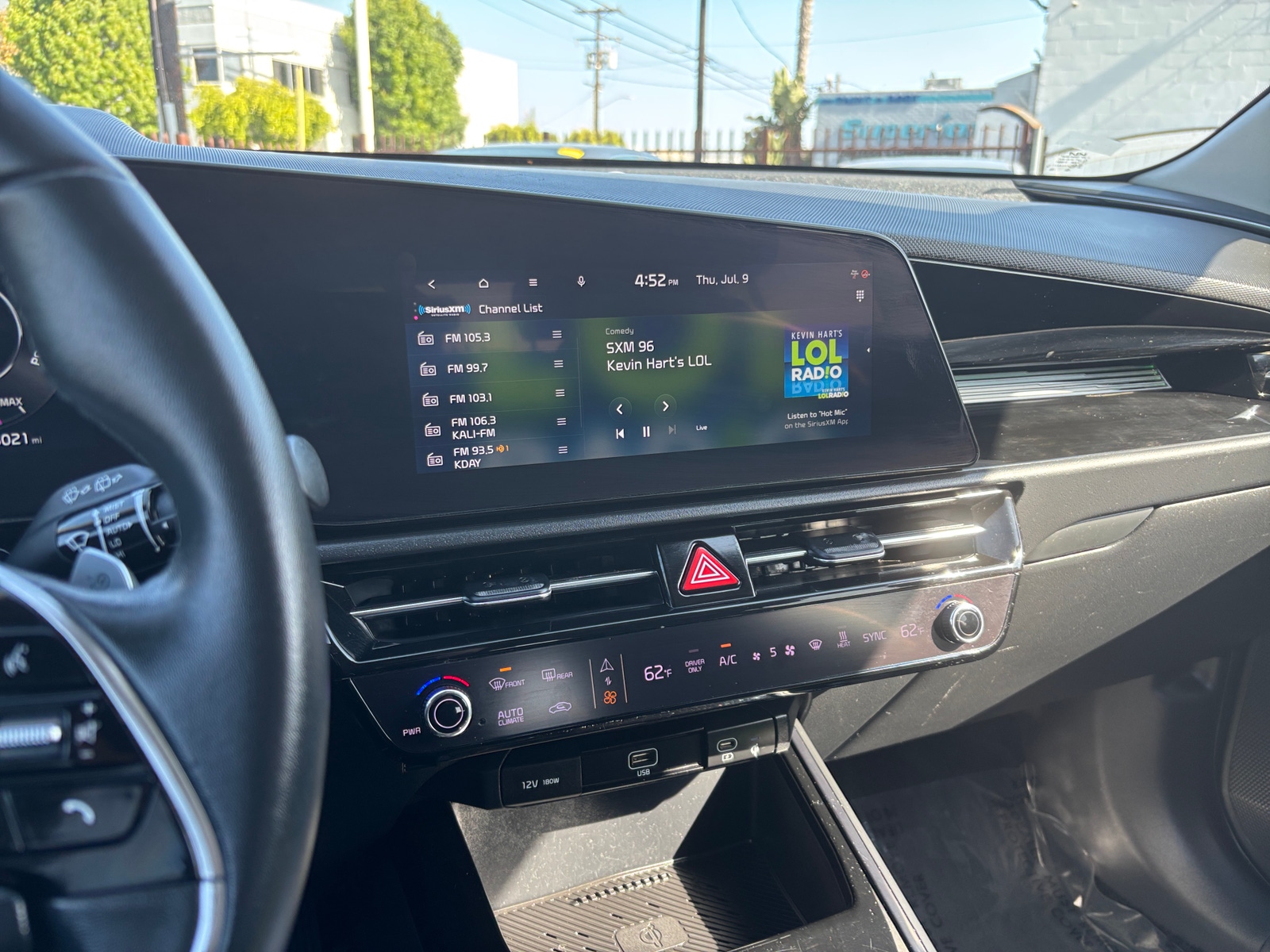 Thumbnail: 2023 Kia Niro - 4
