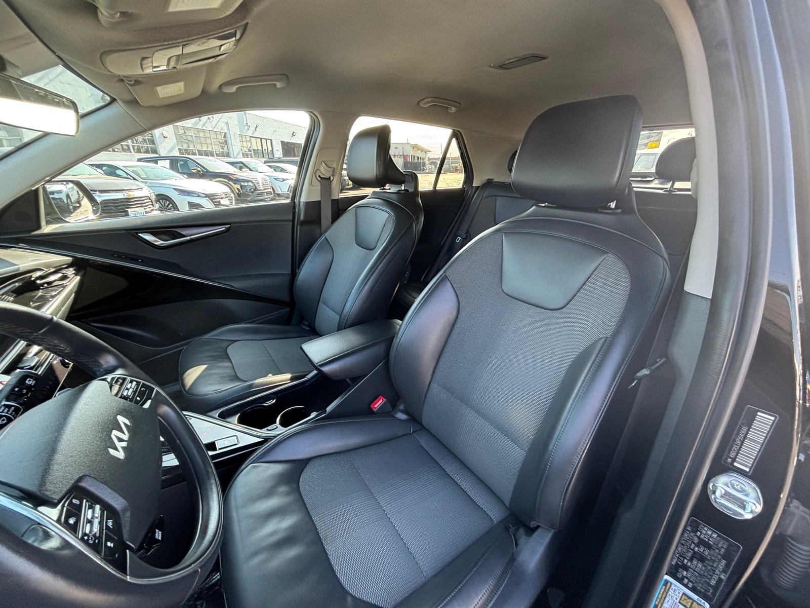 Thumbnail: 2023 Kia Niro - 2