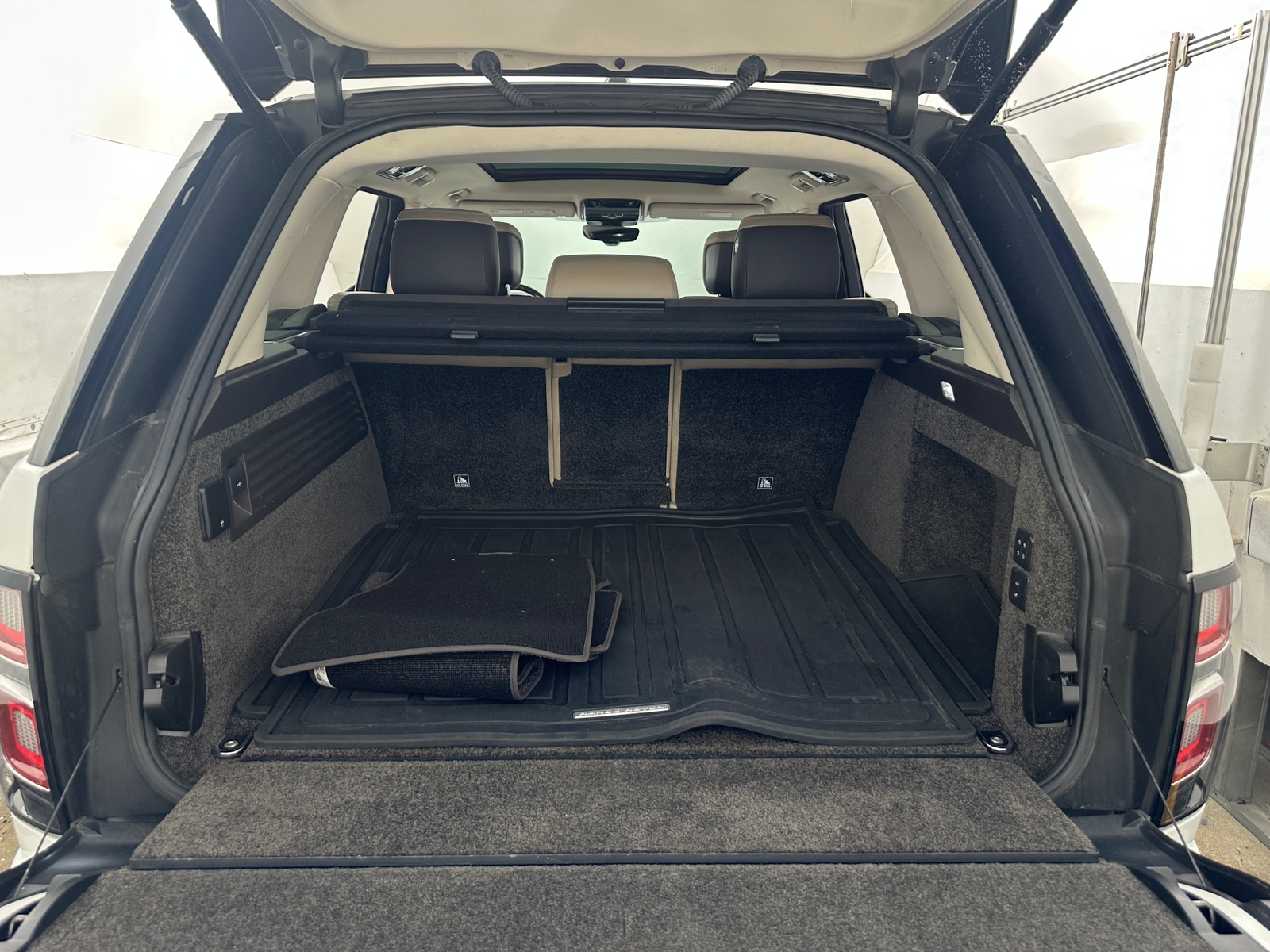 Thumbnail: 2018 Land Rover Range Rover - 6