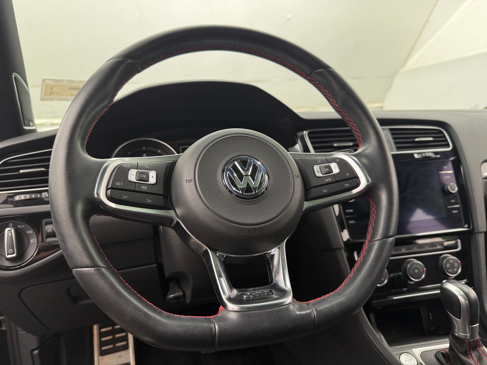 Thumbnail: 2019 Volkswagen Golf - 4