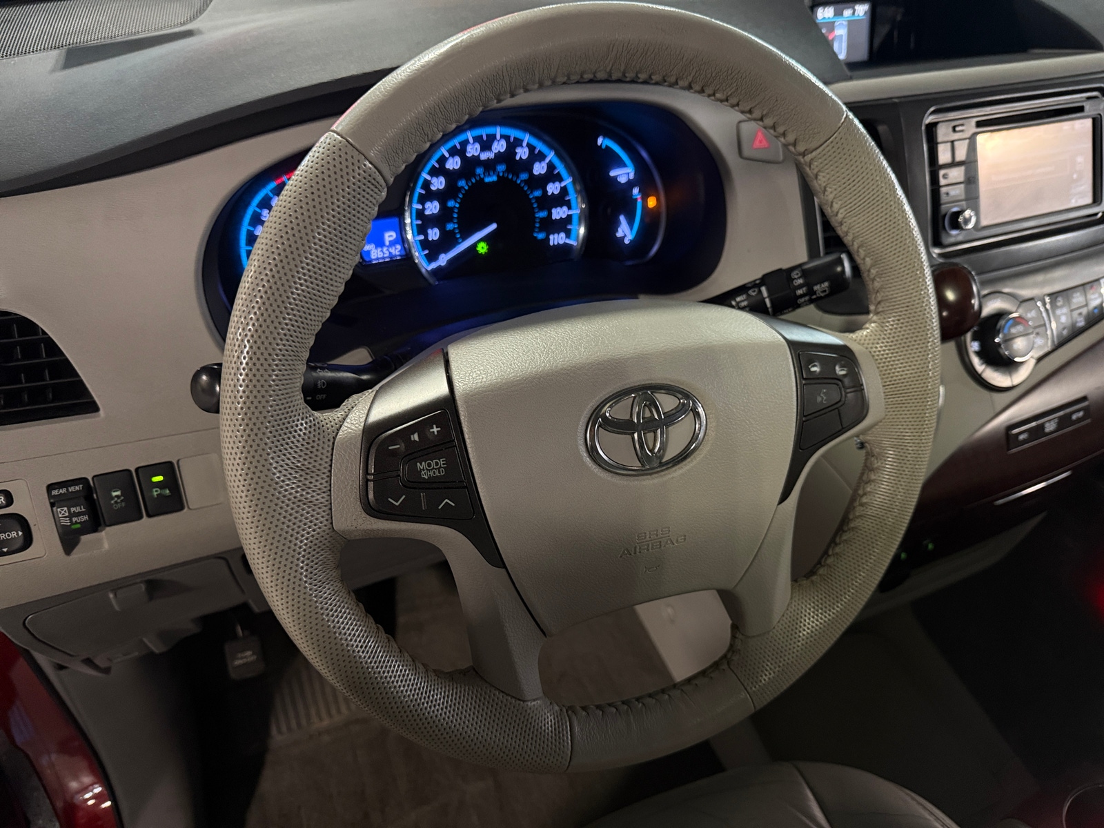 Thumbnail: 2012 Toyota Sienna - 4