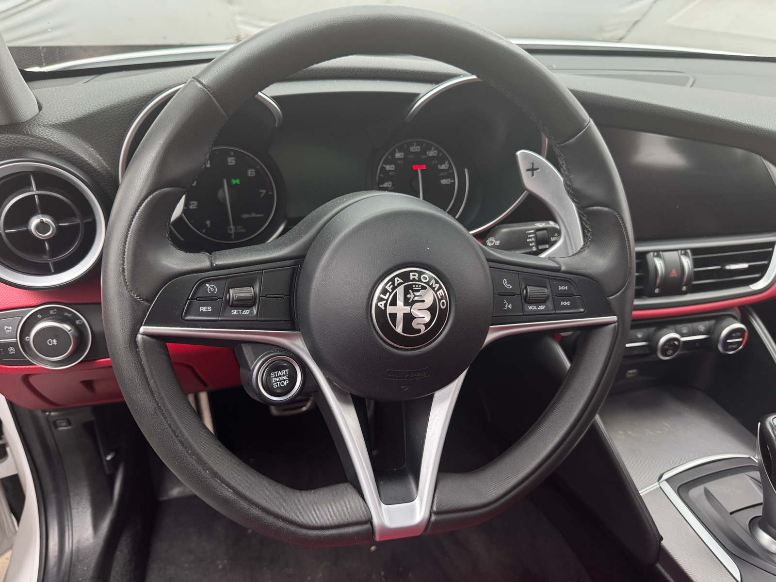 Thumbnail: 2017 Alfa Romeo Giulia - 4