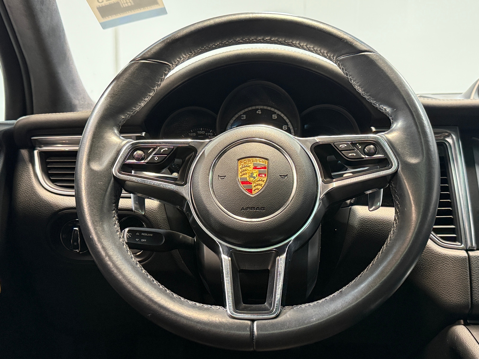 Thumbnail: 2015 Porsche Macan - 4
