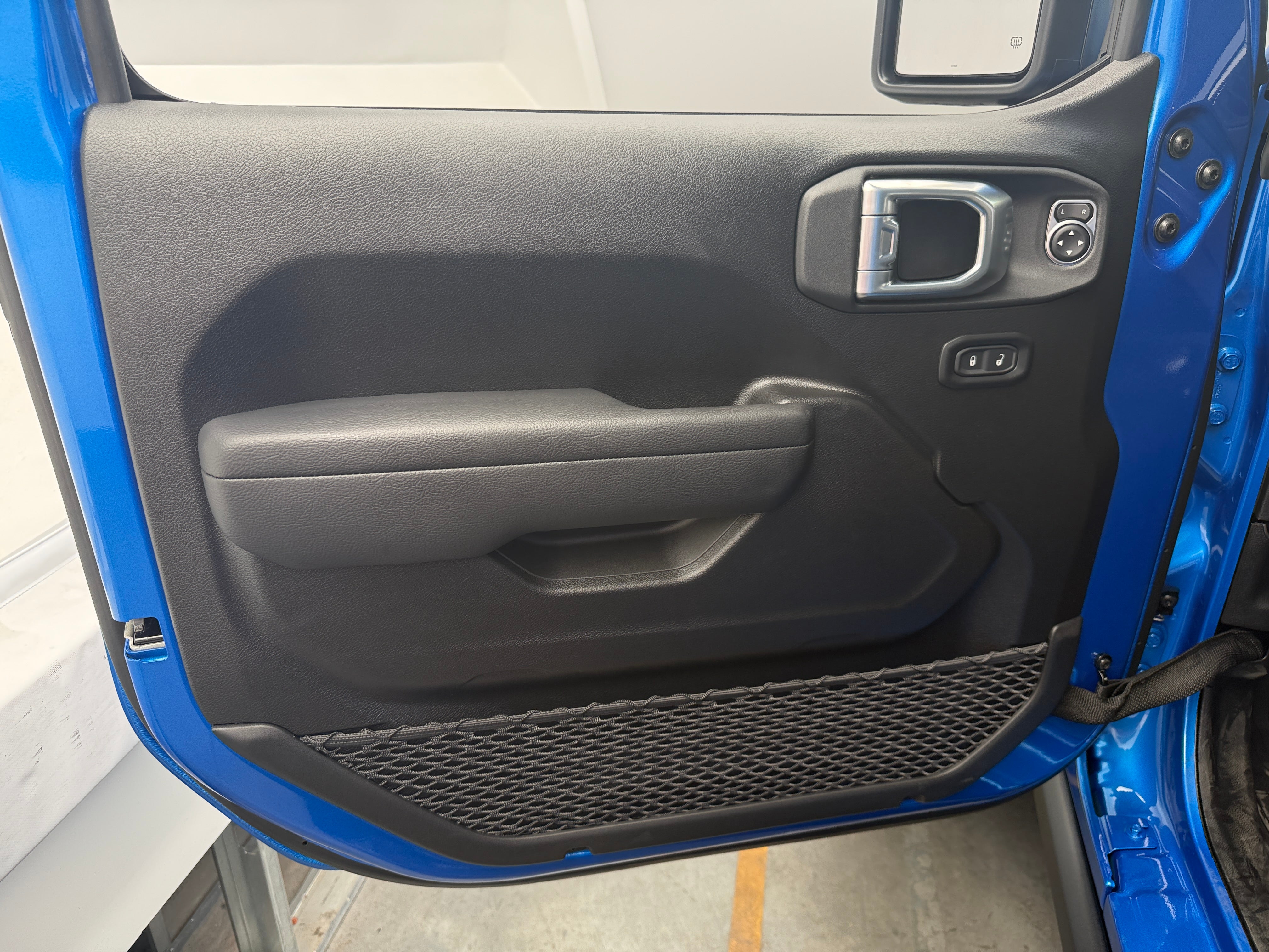 2026 Jeep Wrangler 4-Door Willys - Photo 2