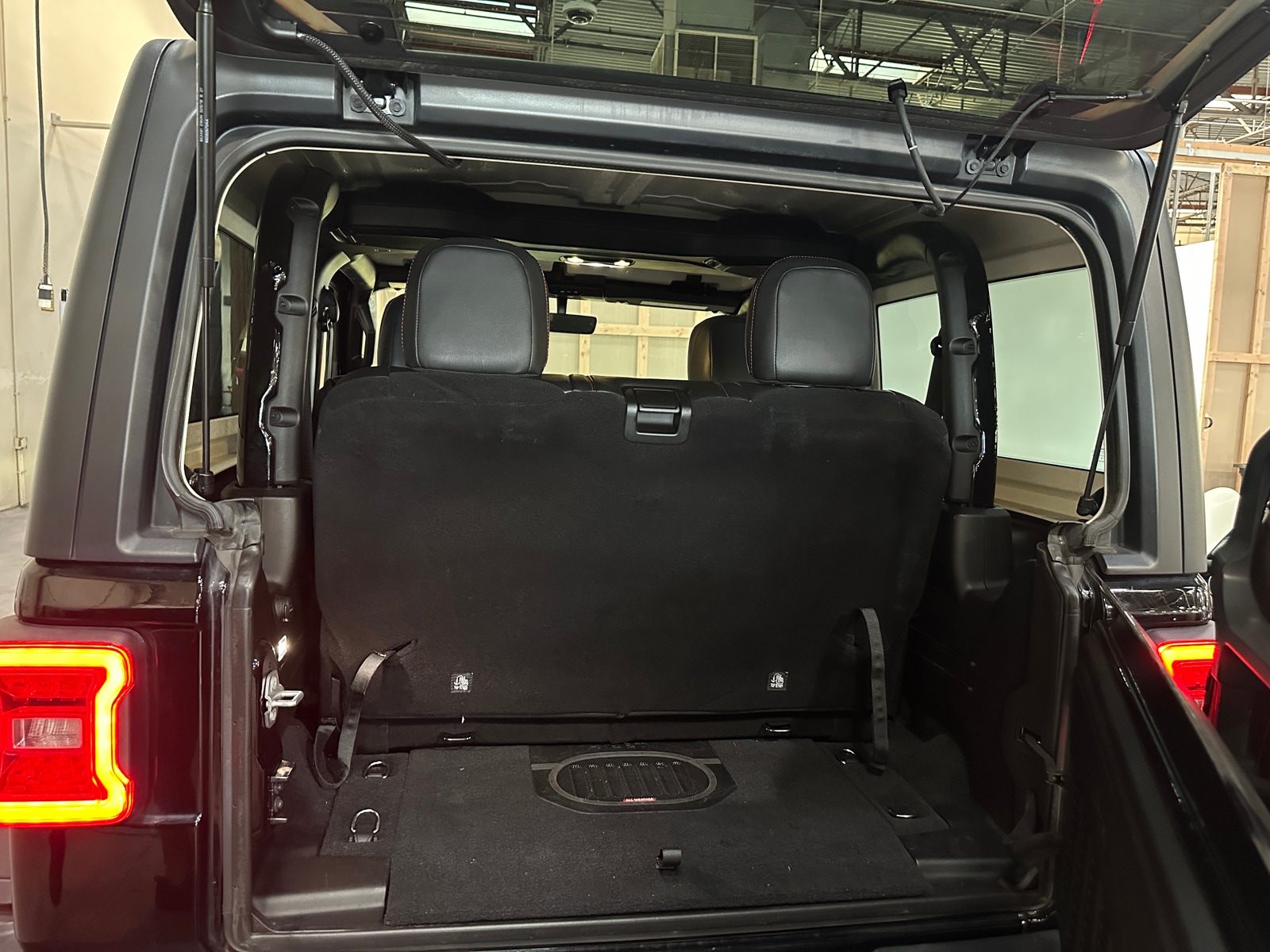 Thumbnail: 2019 Jeep Wrangler - 7