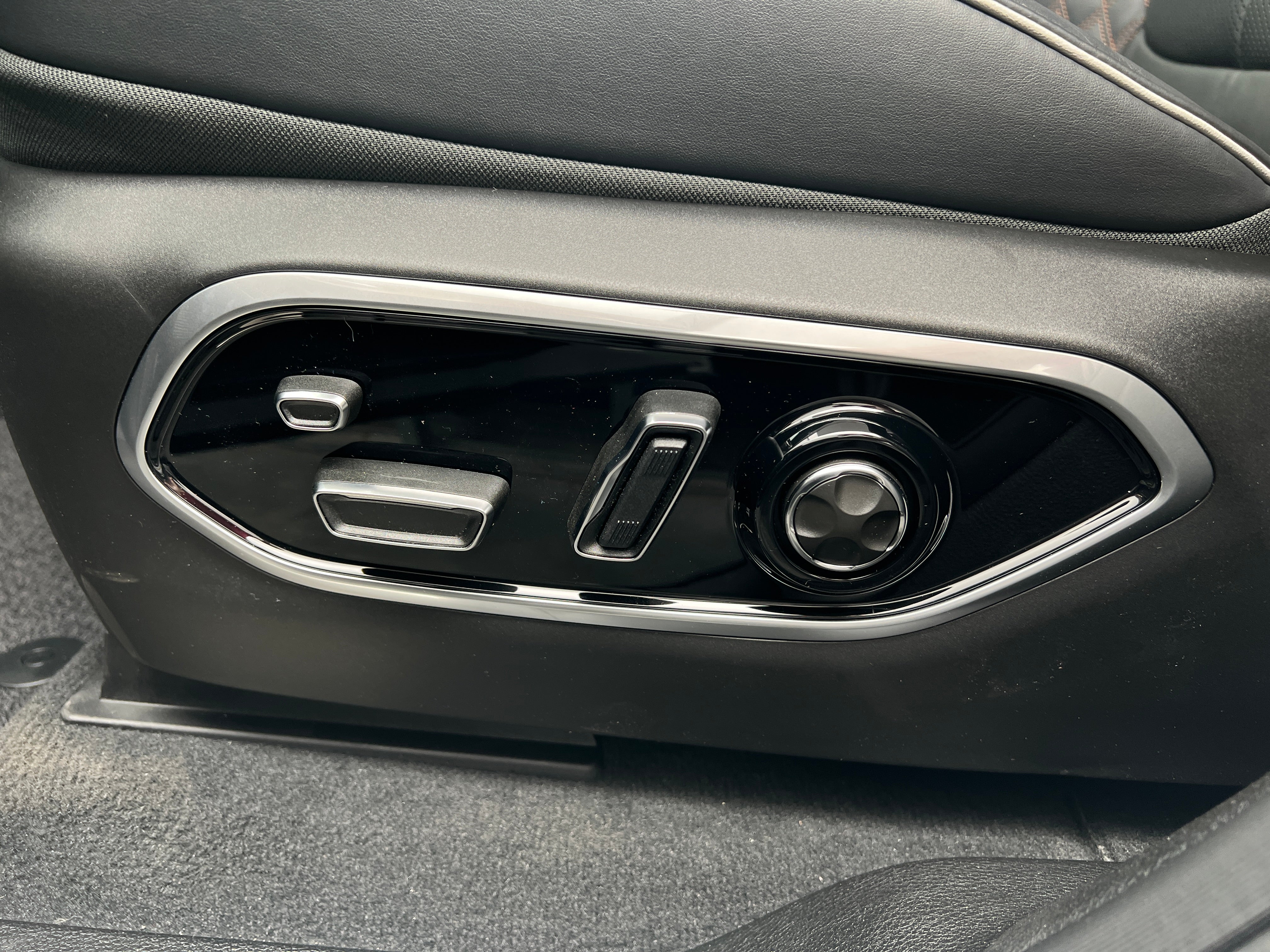 2026 Jeep Grand Cherokee Summit - Photo 9