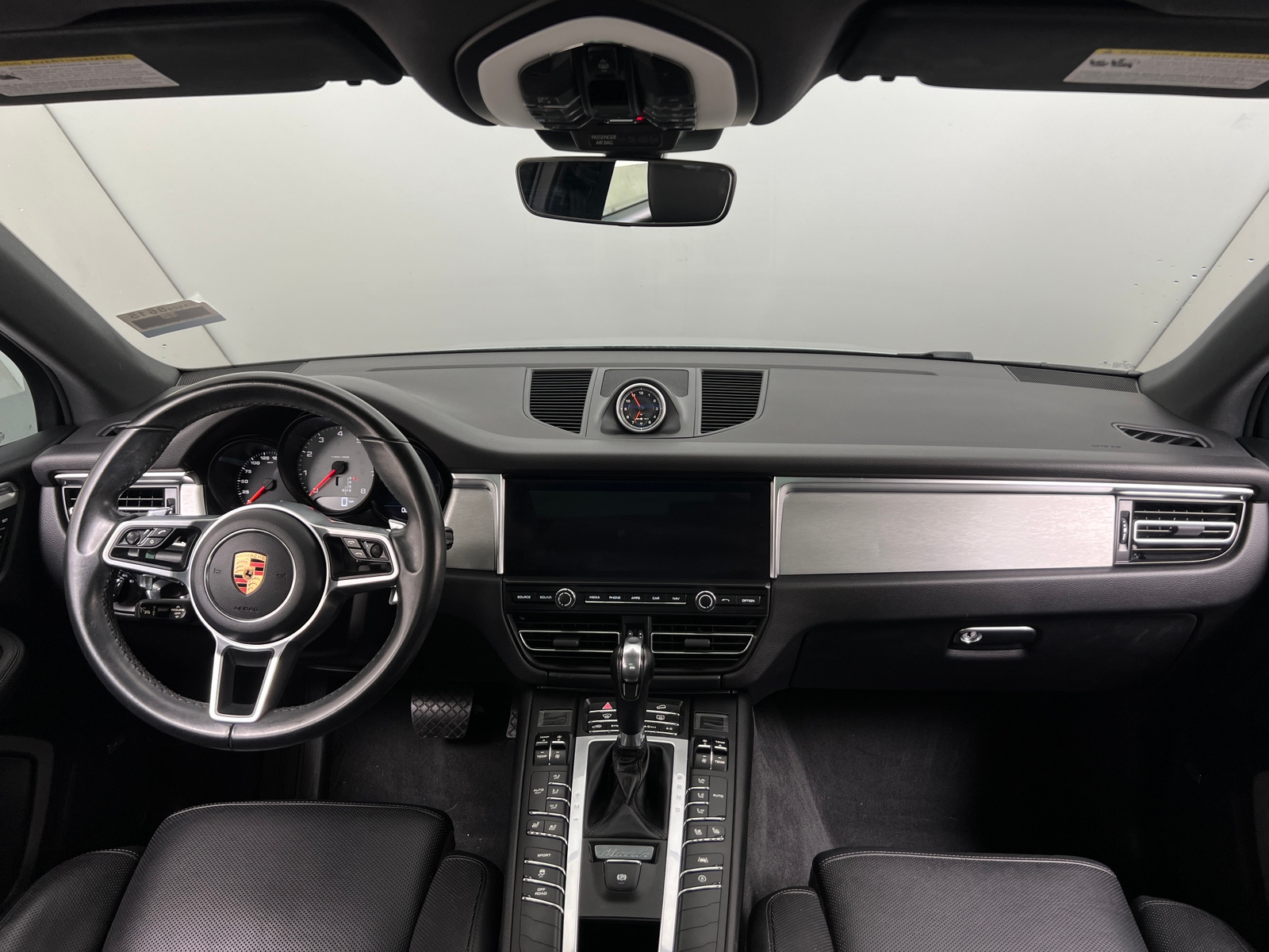 Thumbnail: 2020 Porsche Macan - 2