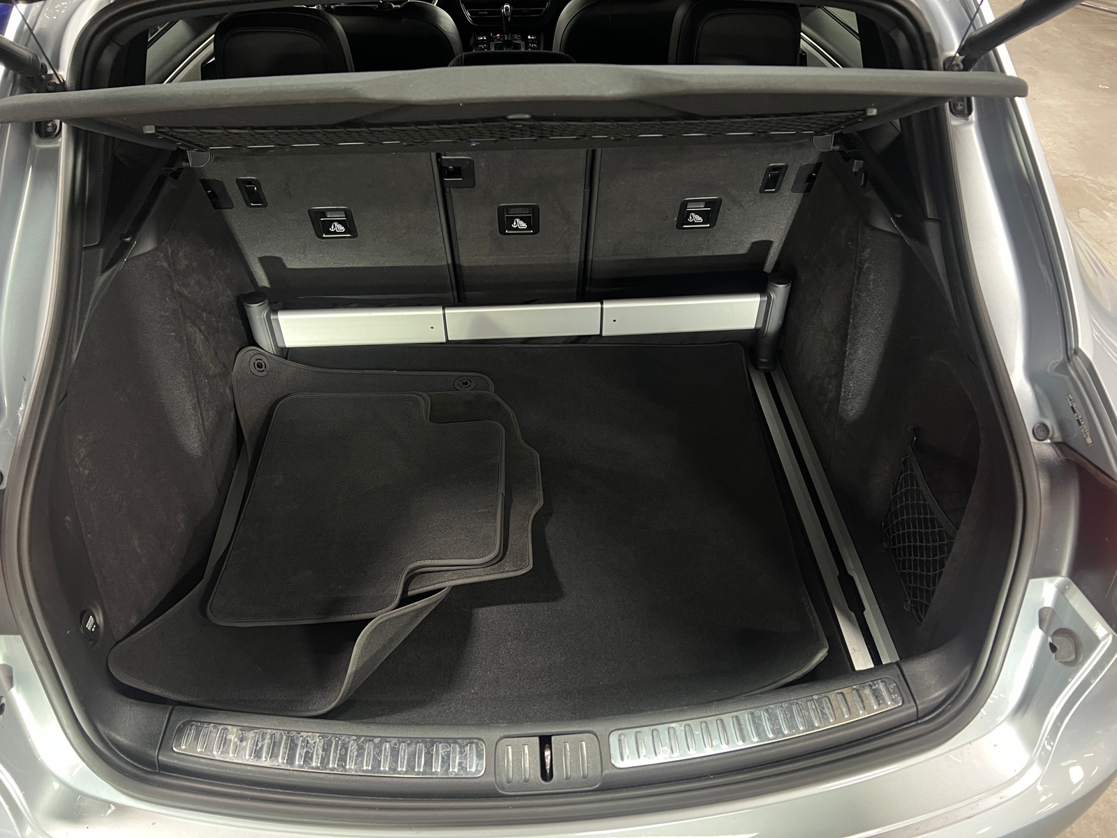 Thumbnail: 2020 Porsche Macan - 6