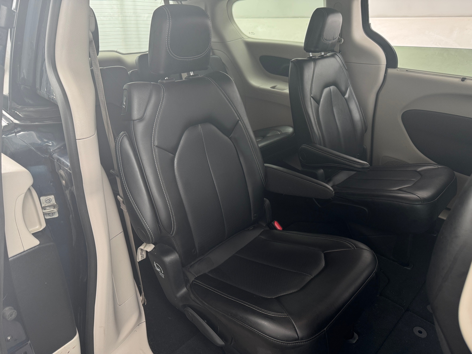 Thumbnail: 2023 Chrysler Pacifica - 5