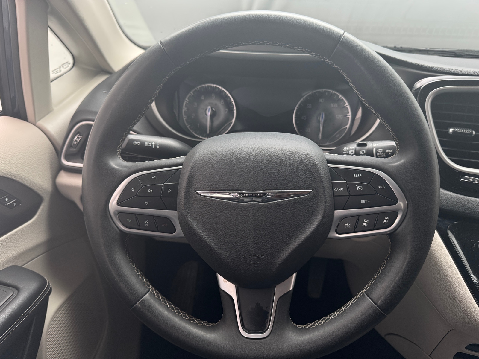 Thumbnail: 2023 Chrysler Pacifica - 4