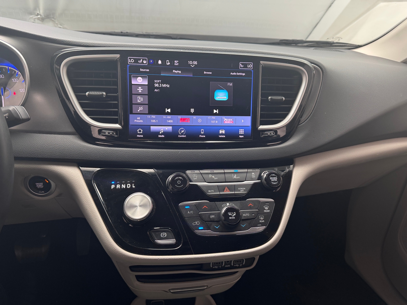 Thumbnail: 2023 Chrysler Pacifica - 3