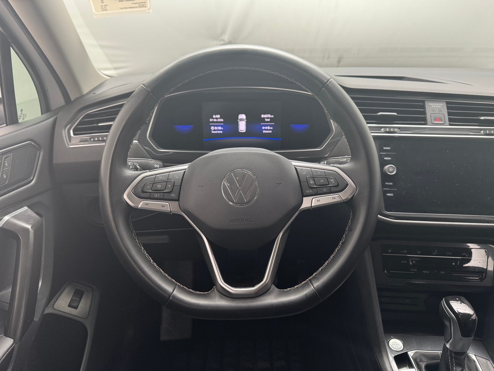 Thumbnail: 2022 Volkswagen Tiguan - 4