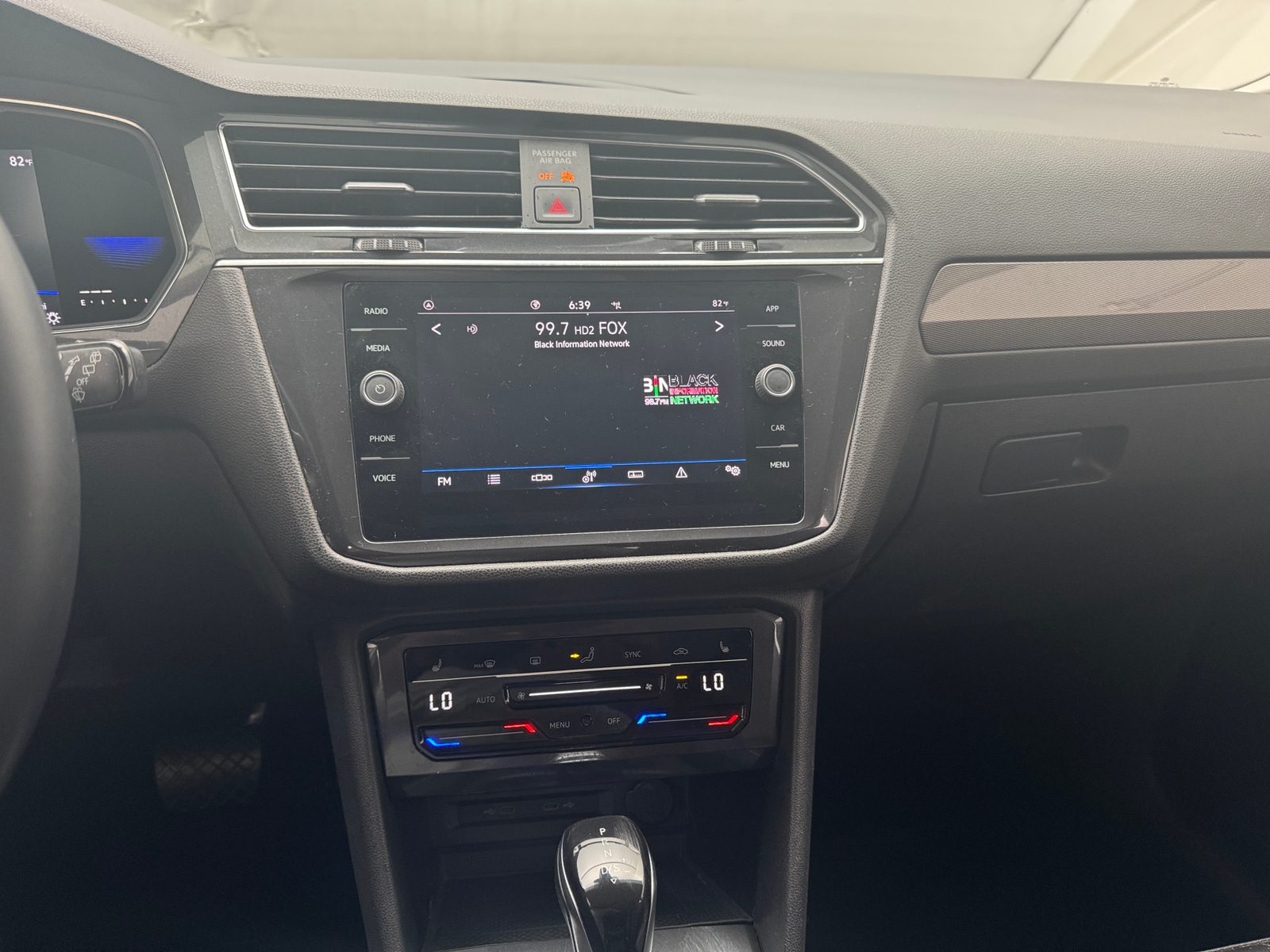 Thumbnail: 2022 Volkswagen Tiguan - 3