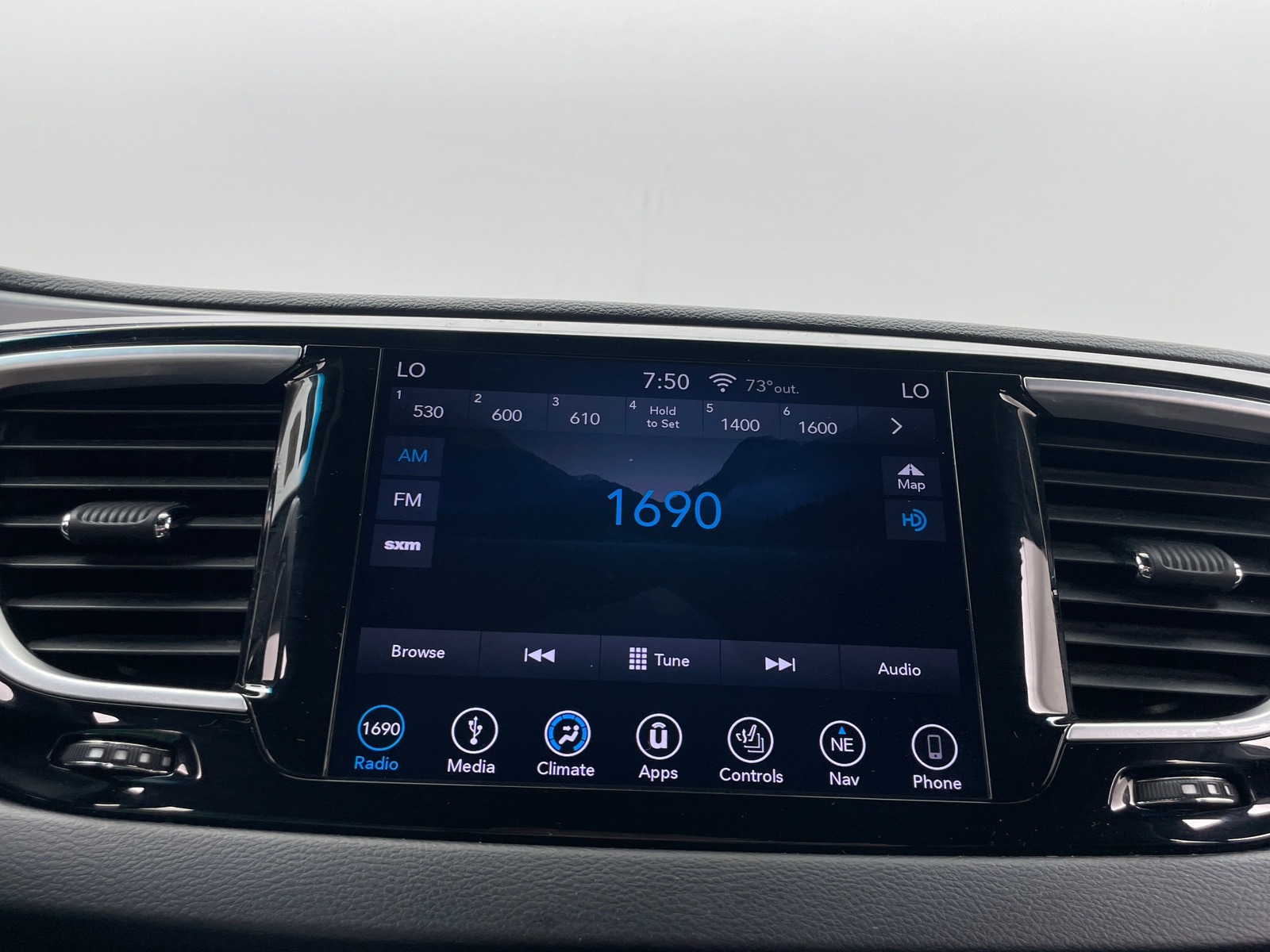 Thumbnail: 2018 Chrysler Pacifica - 3