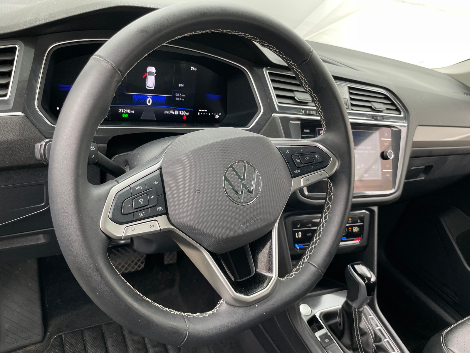Thumbnail: 2024 Volkswagen Tiguan - 4