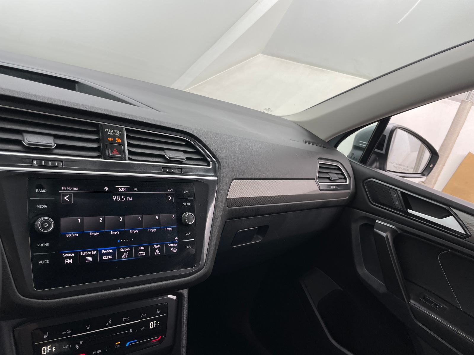Thumbnail: 2024 Volkswagen Tiguan - 3