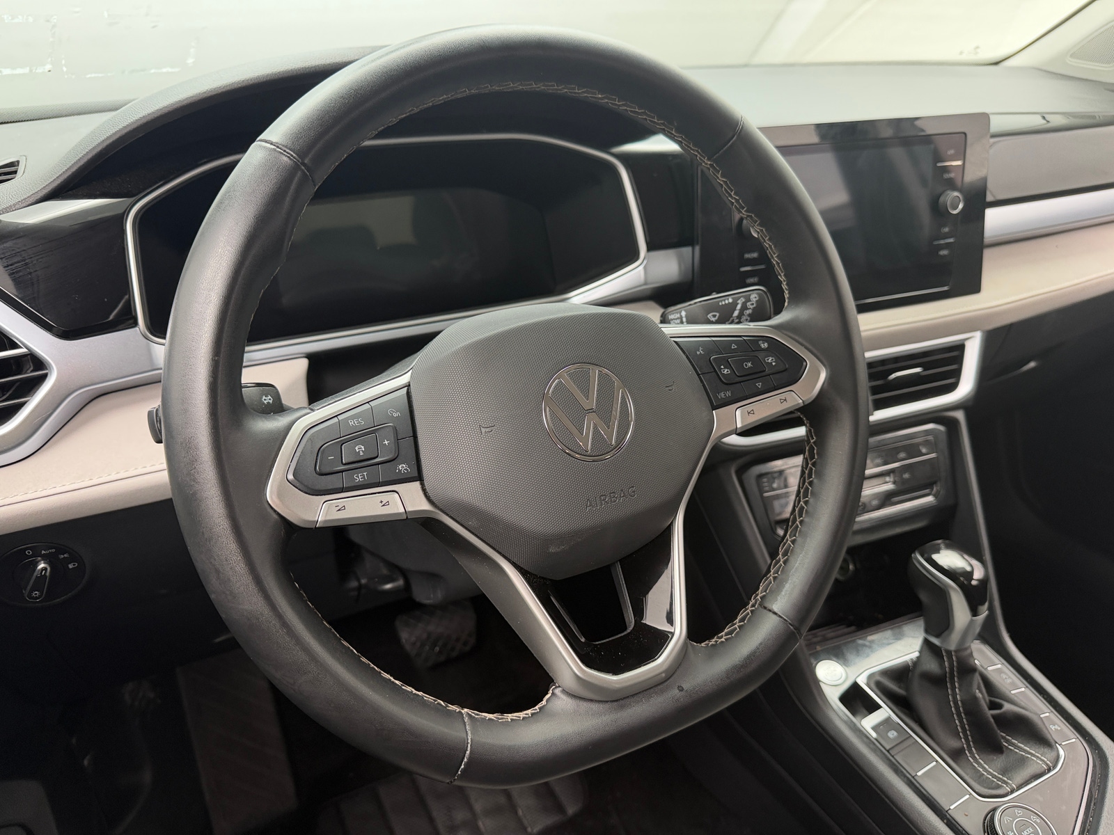 Thumbnail: 2025 Volkswagen Taos - 5