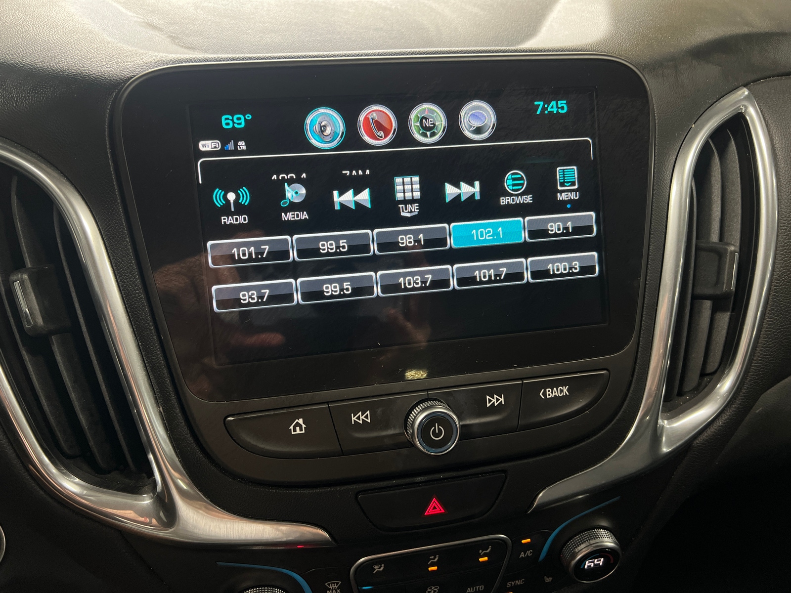 Thumbnail: 2018 Chevrolet Equinox - 4