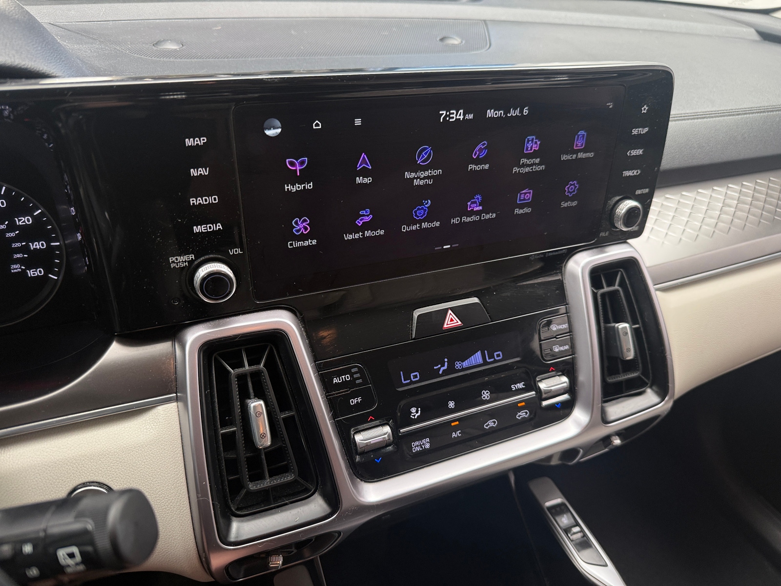 Thumbnail: 2023 Kia Sorento - 3