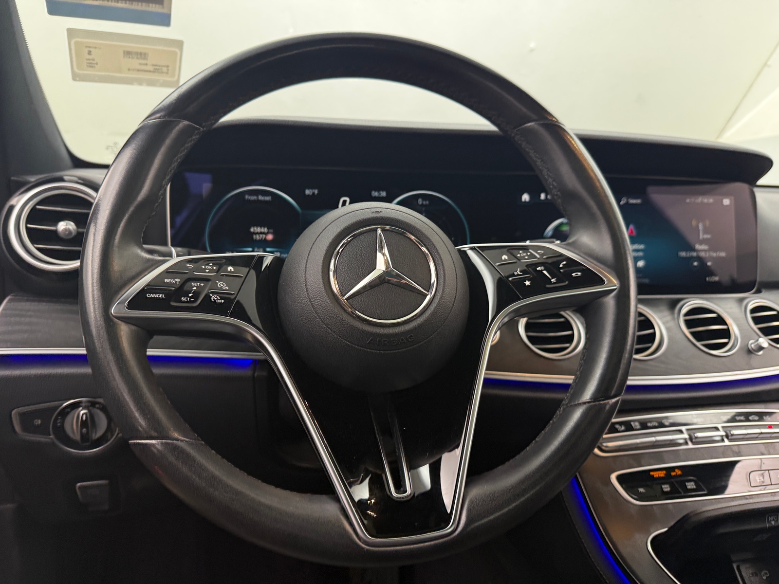 Thumbnail: 2022 Mercedes-Benz E-Class - 4