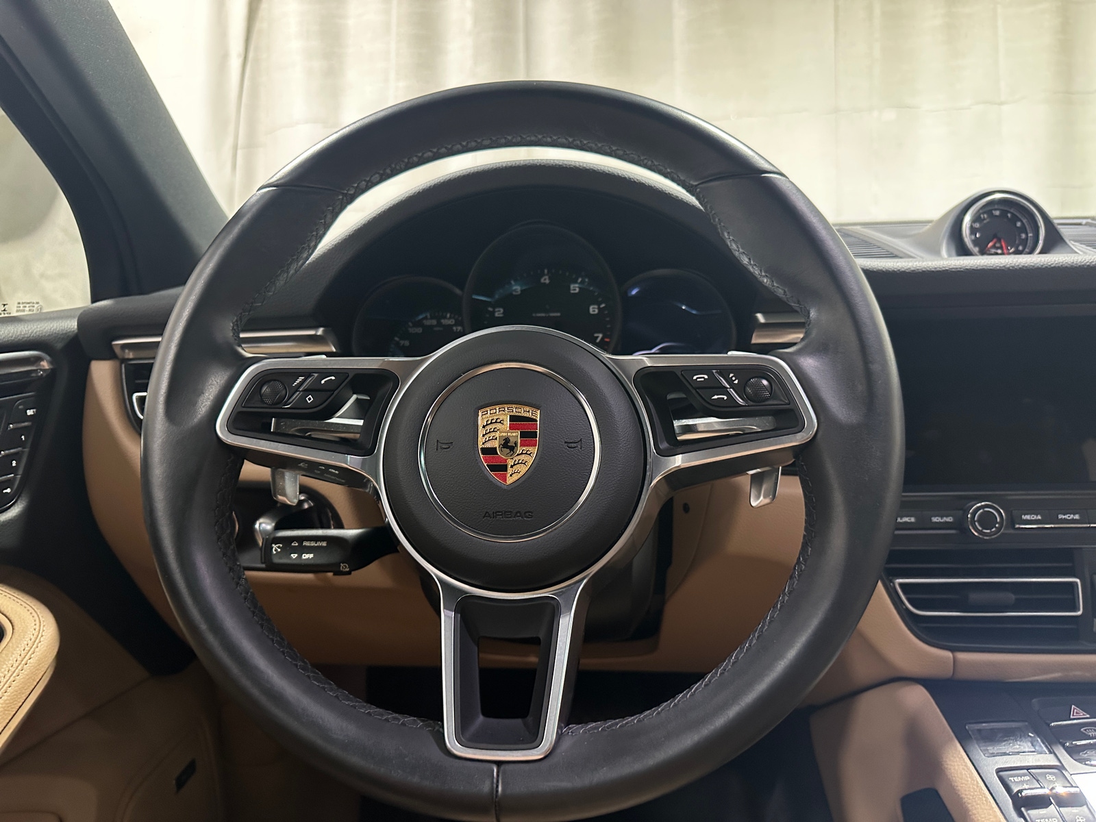 Thumbnail: 2021 Porsche Macan - 4