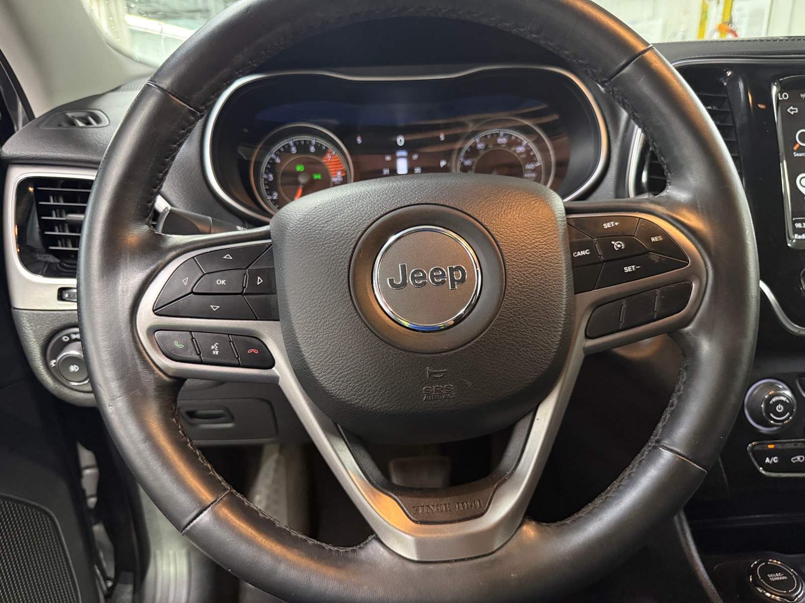 Thumbnail: 2019 Jeep Cherokee - 4